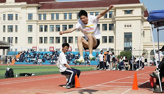 济南市凯发k8国际外国语学校第二届体育节田径运动会开幕！